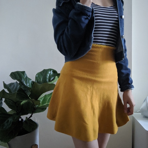 Zara Knit Golden Solid Yellow Knee Length Skirt SM - Picture 1 of 3